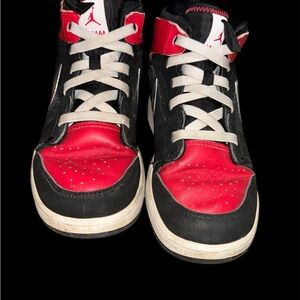 Jordan 1 mids kids sz 3y